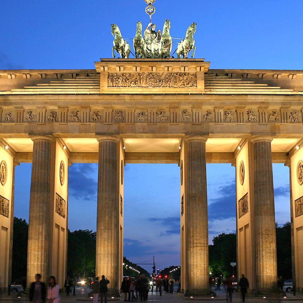 Брандербургские ворота в Берлине