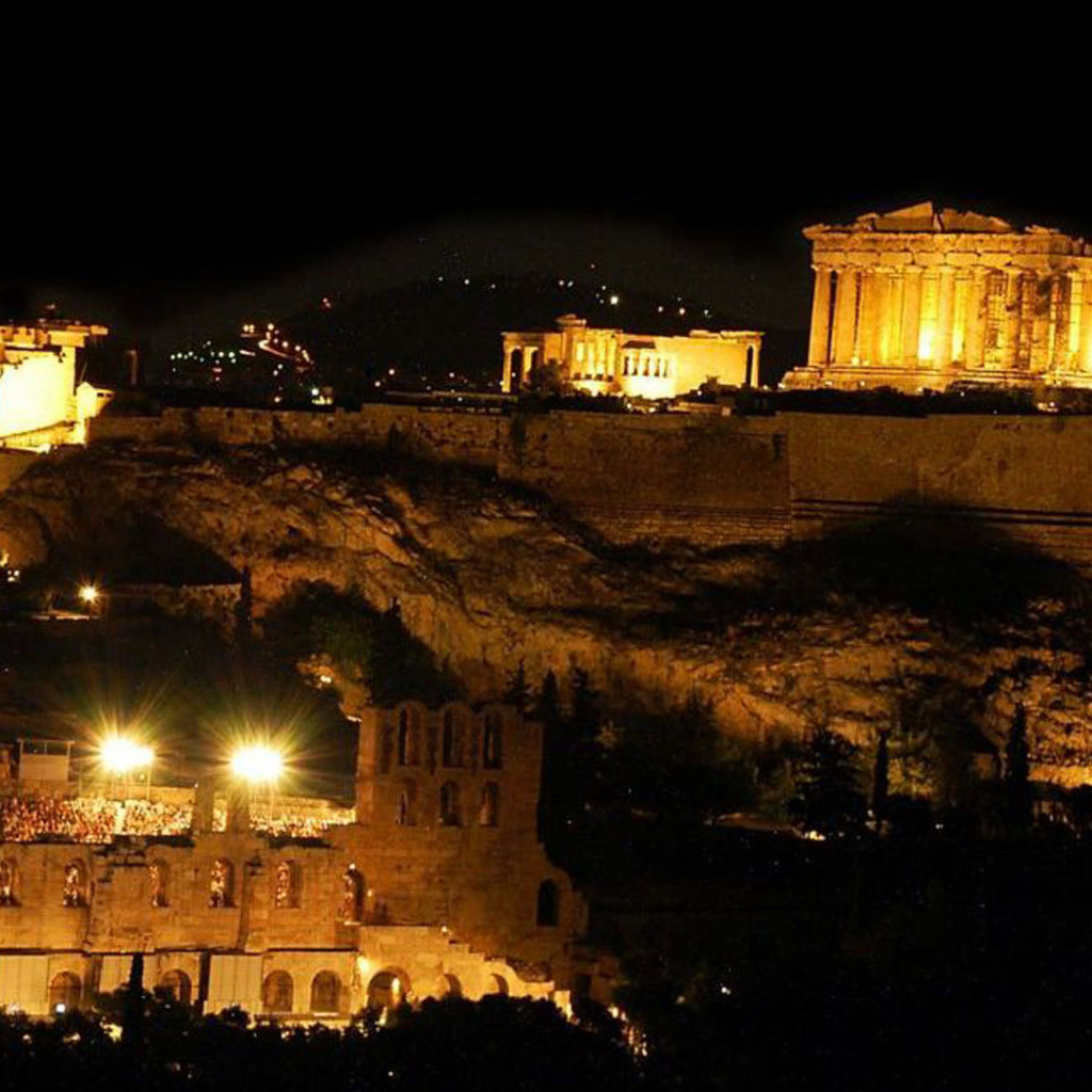 Вид на ночной Акрополь в Афинах