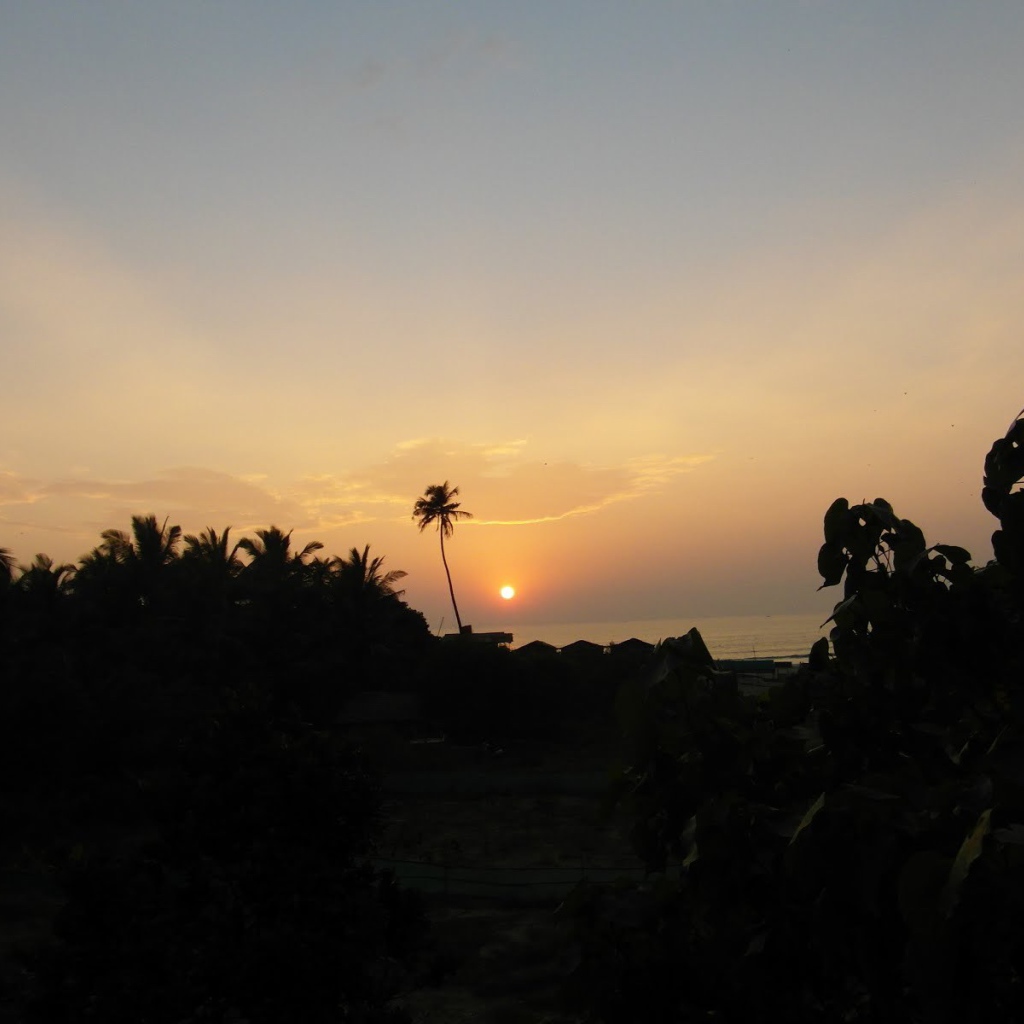 Красивый закат в Арамболе