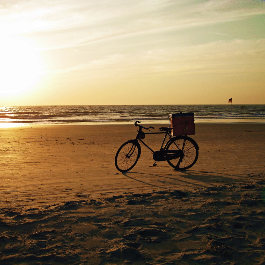 Велосипед на пляже в Гоа