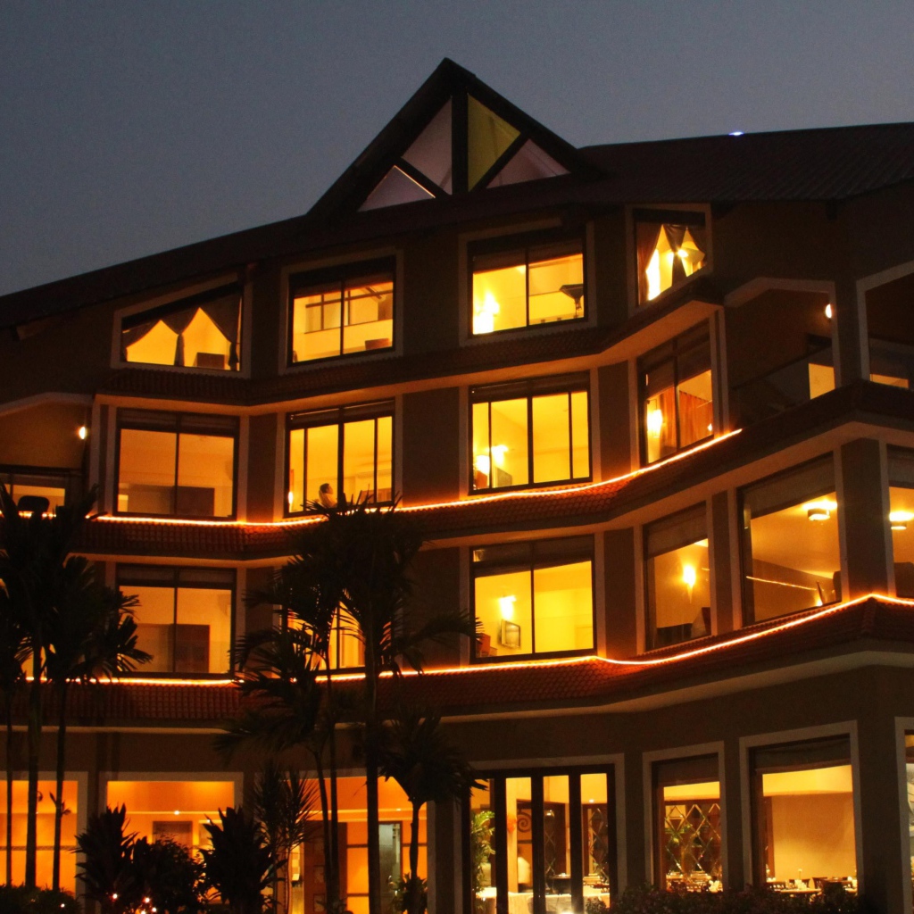 Дома ночью в Гоа