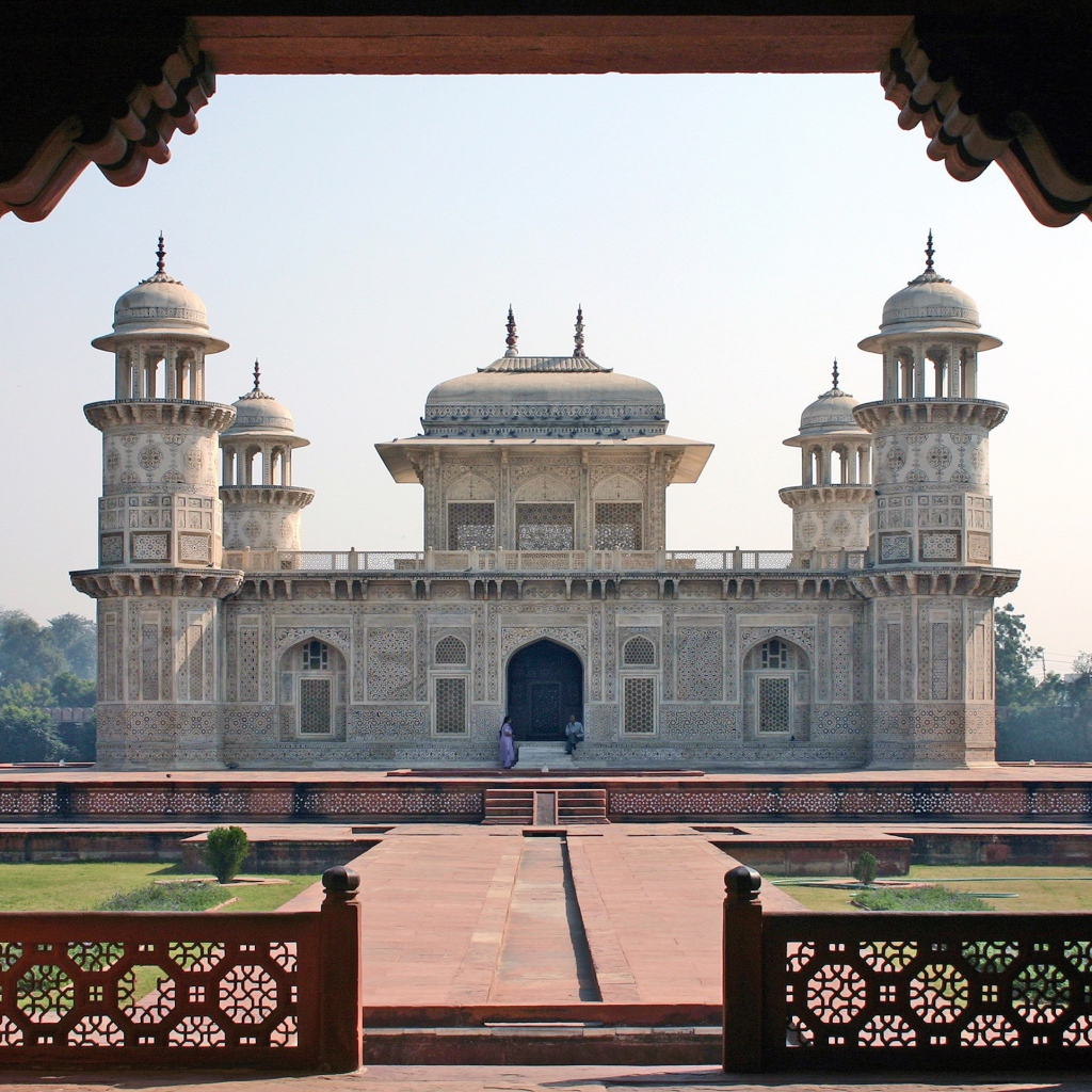Памятник Итимад-Уд-Даула в Агре