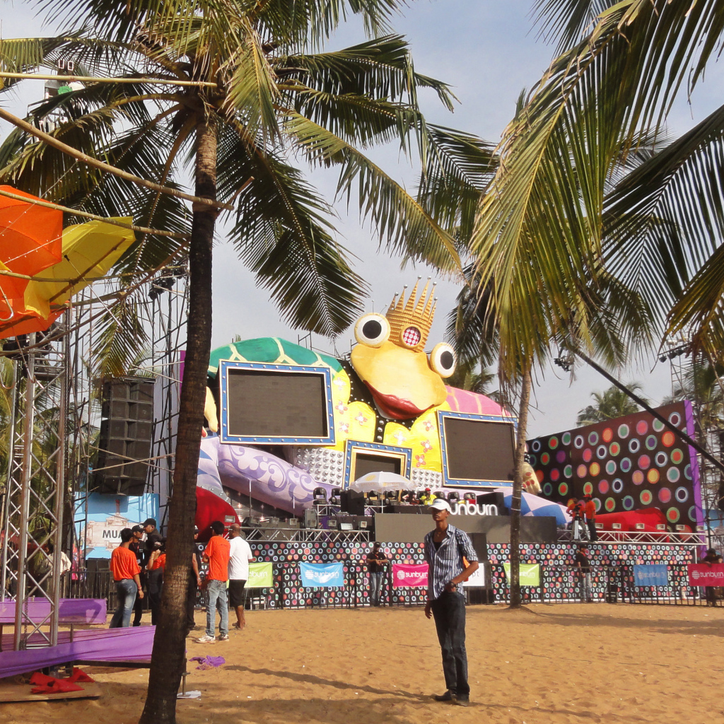 Подготовка к концерту в Анджуне