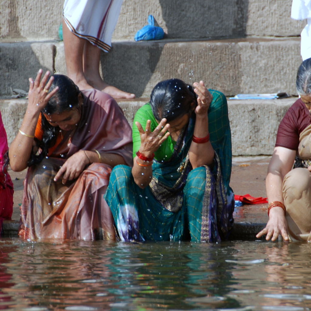 Жительницы Варанаси возле реки