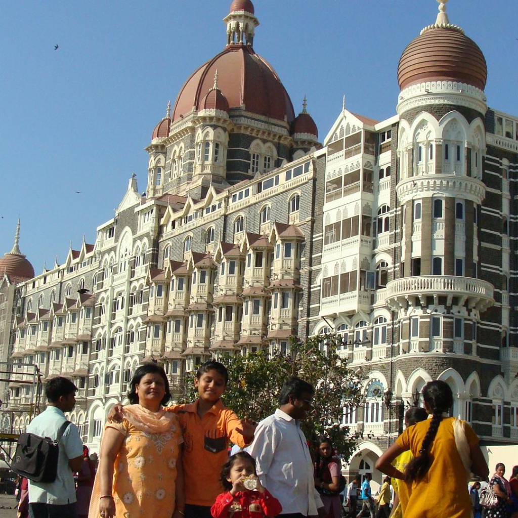 Уличная суета в Мумбае