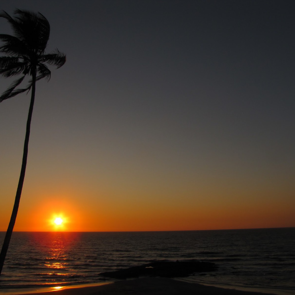 Закат на пляже в Вагаторе