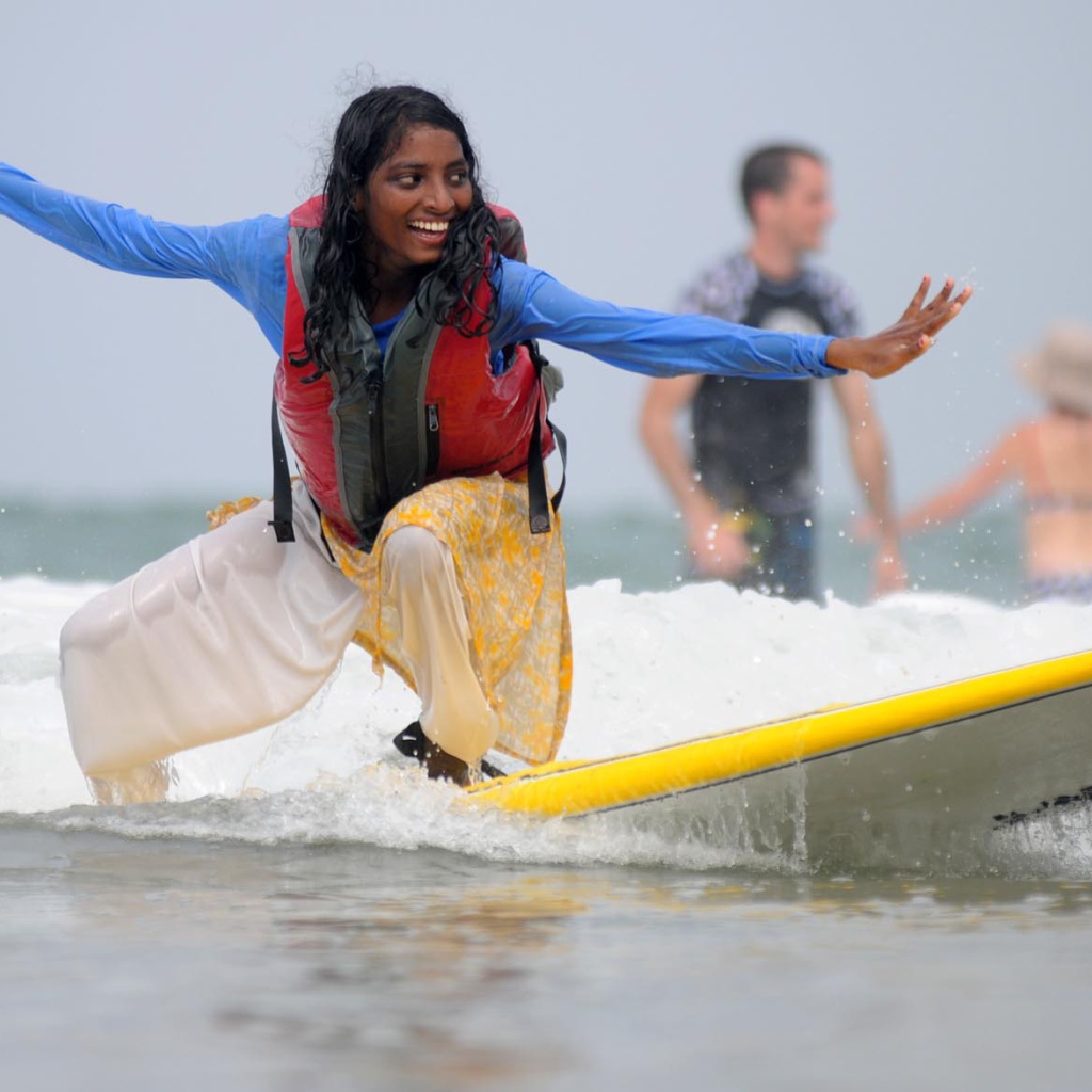 Сёрфингистка в Варкале
