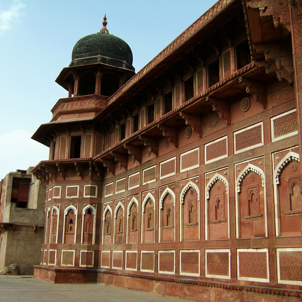 Стены форта в Агре