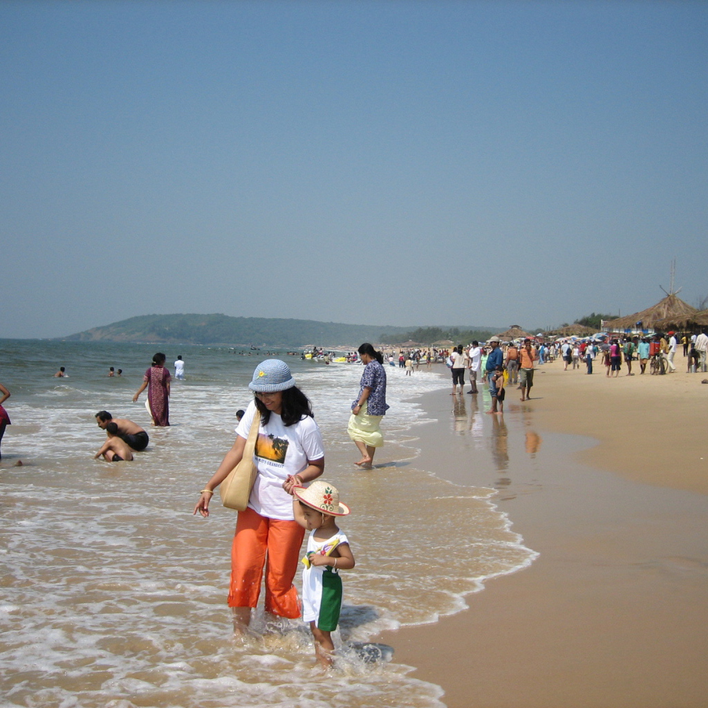Туристы на пляже в Гоа