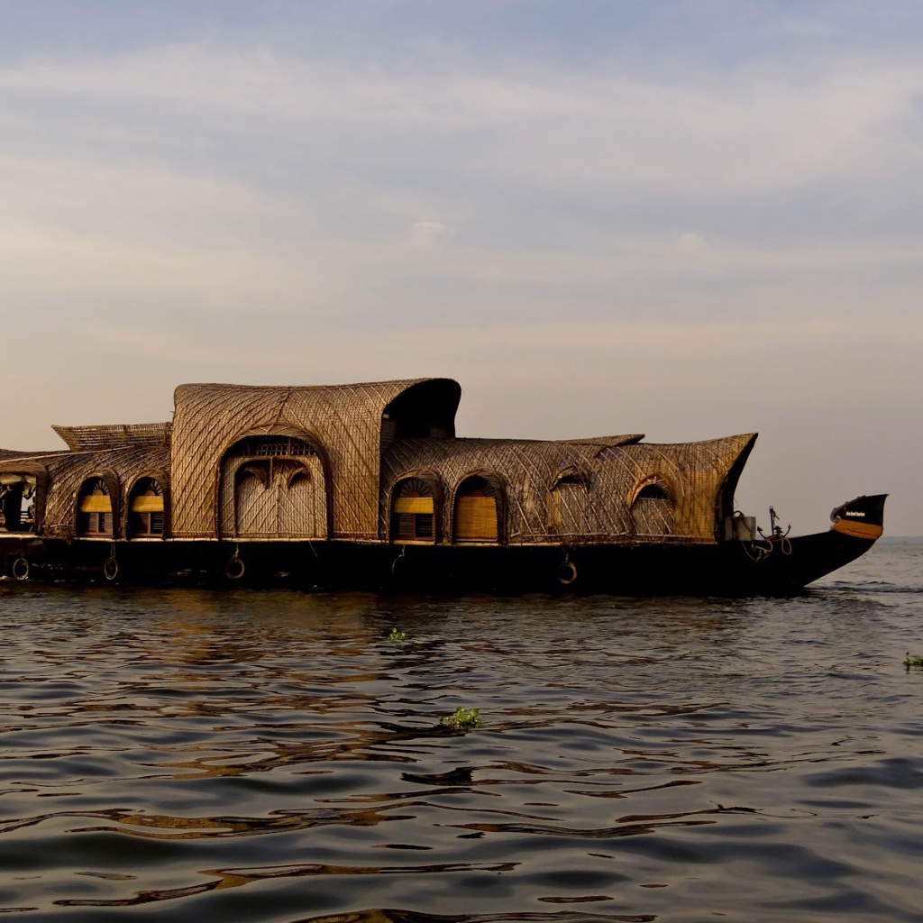 Необычные лодки в Алапуже