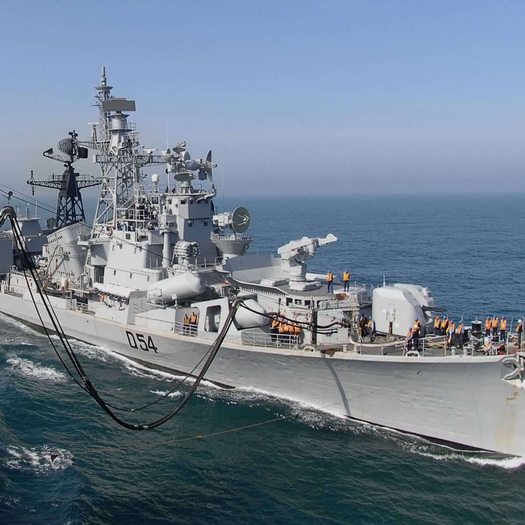 Военный корабль в Мумбай