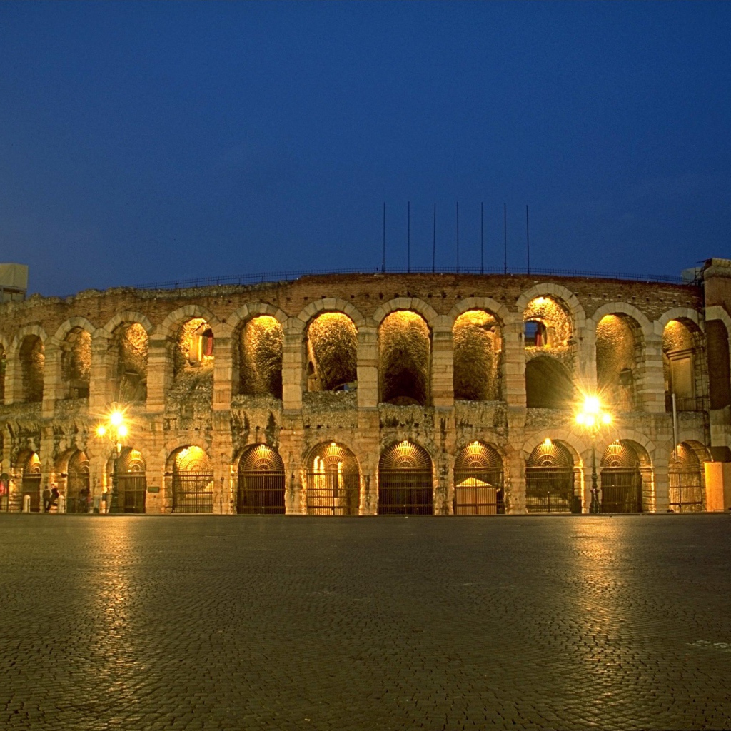 Древнеримская арена в Вероне, Италия
