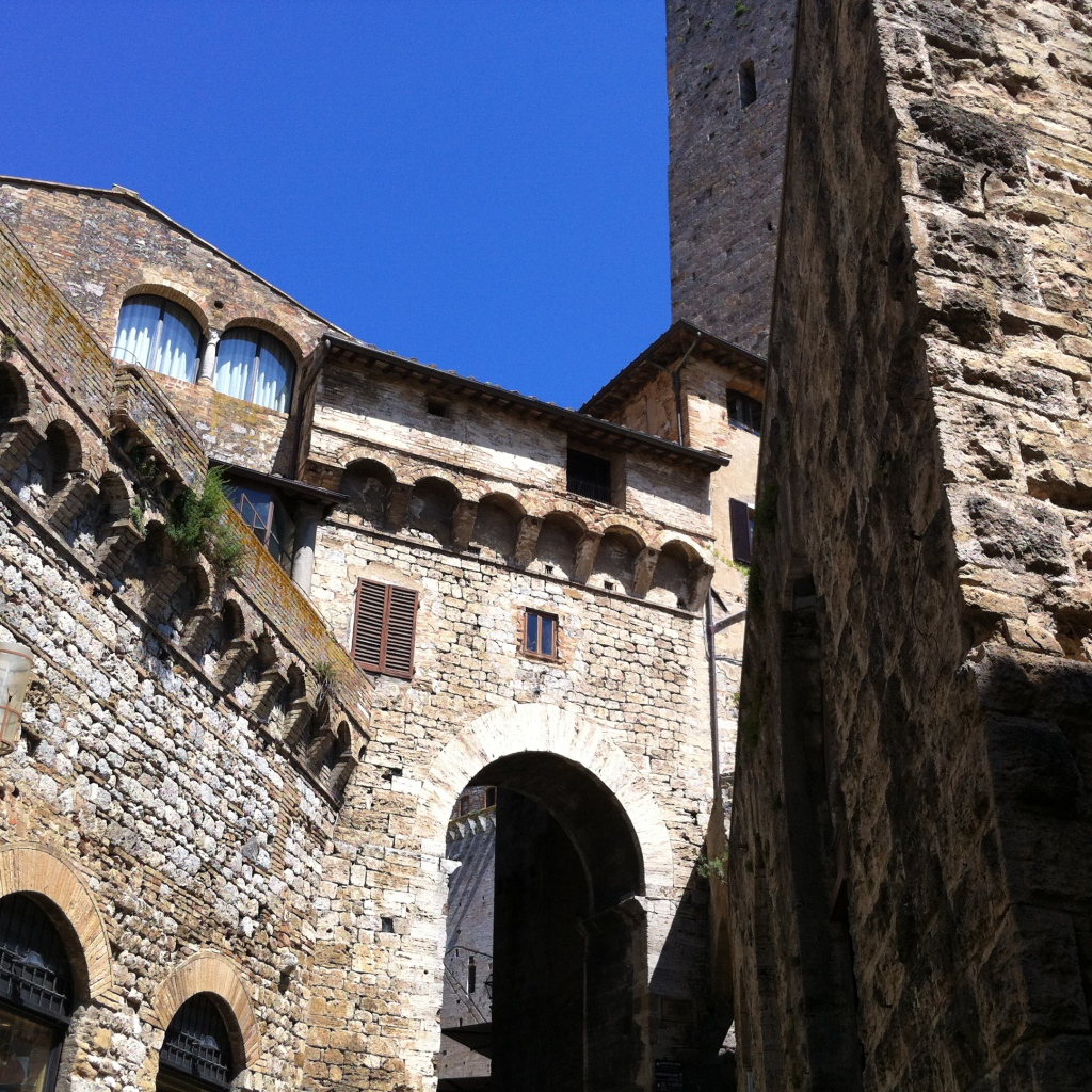 Древние дома в Сиене, Италия