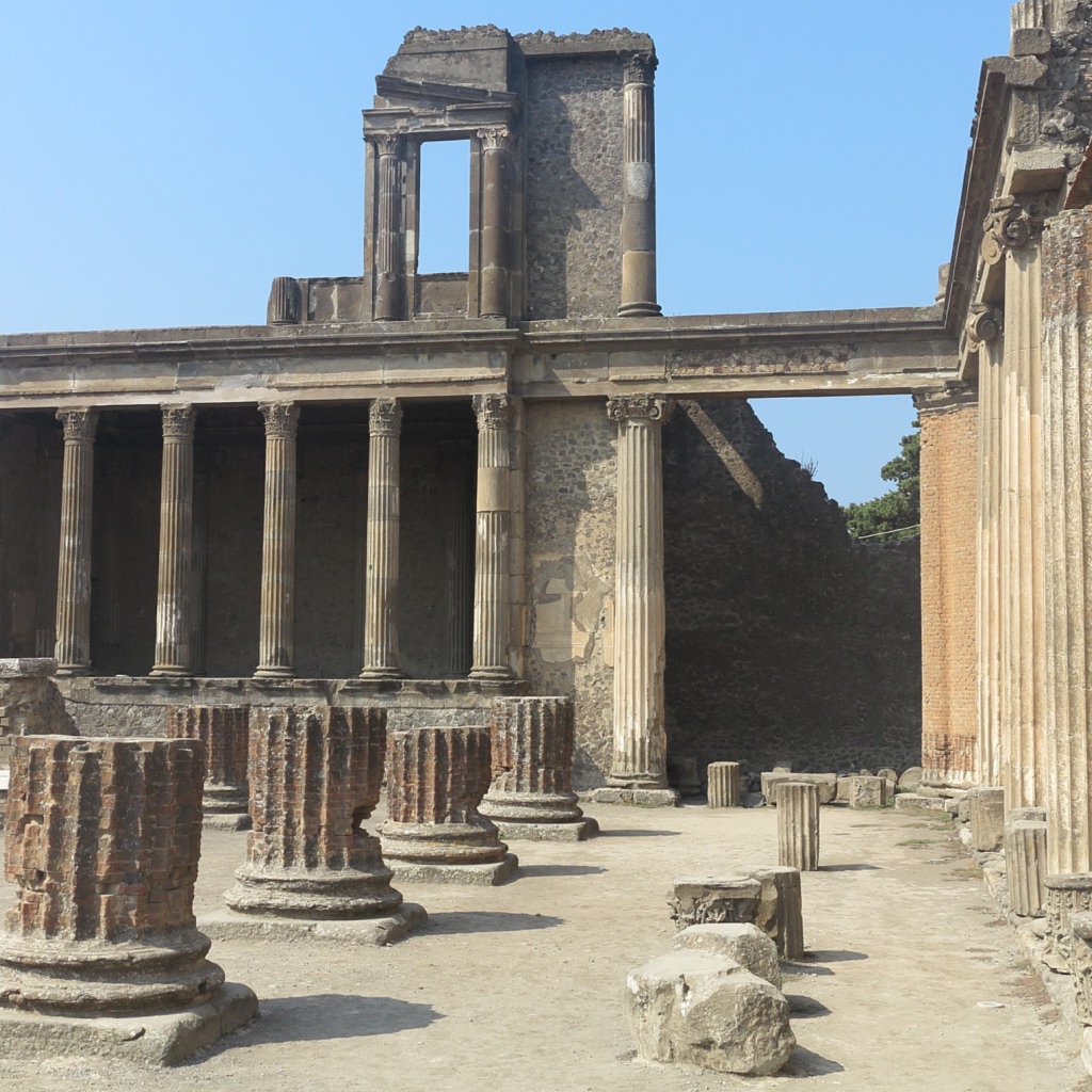Древний храм в Помпеях, Италия