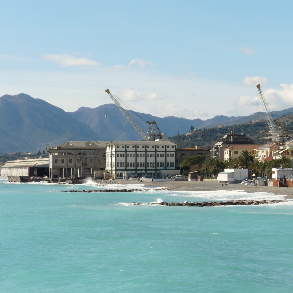 Осенний отдых на курорте в Пьетра Лигуре, Италия