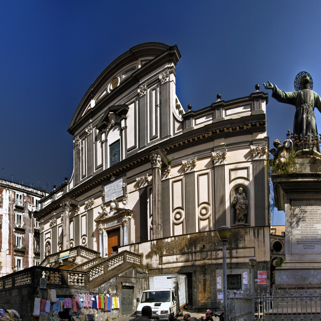 Базилика ди Сан Паоло в Неаполе, Италия