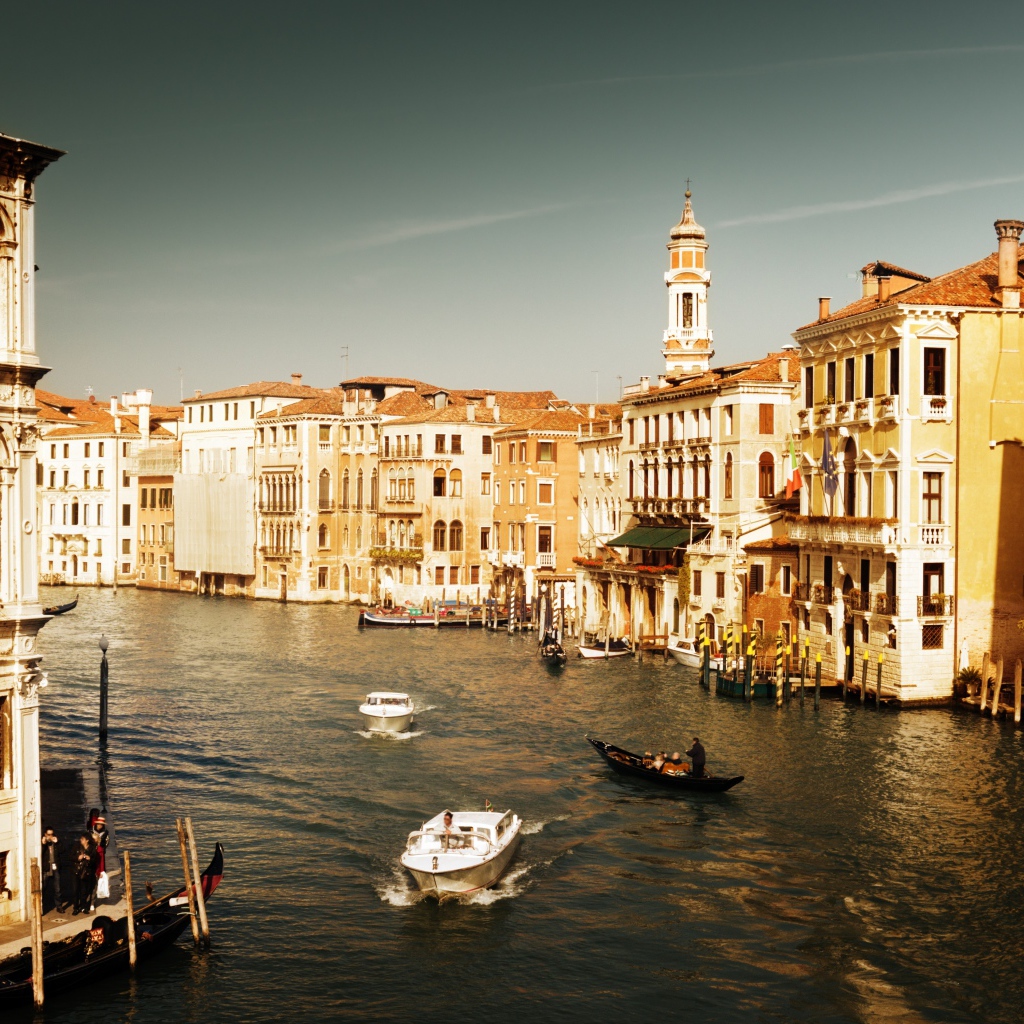 Прогулка на катере по каналам в Венеции, Италия