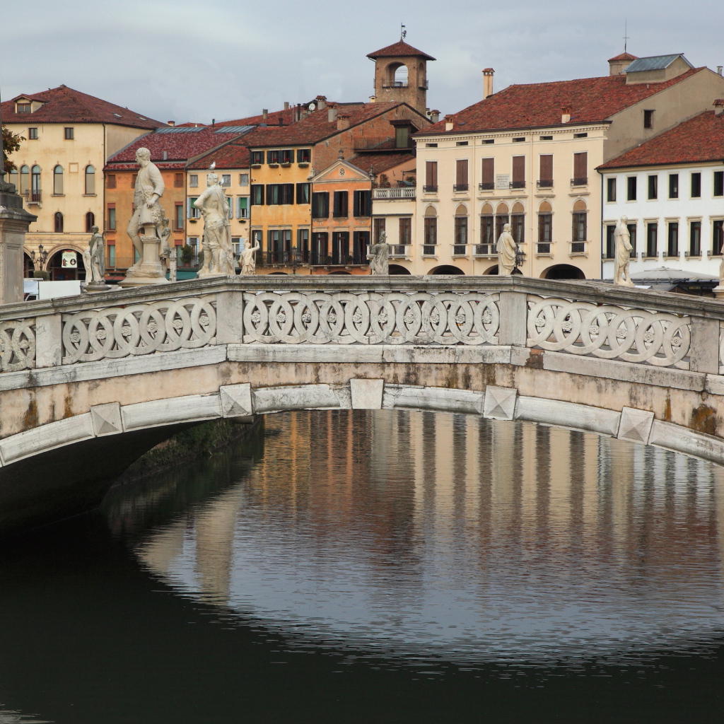 Мост через канал в Падуе, Италия