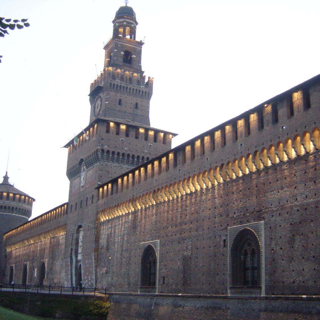 Кастелло Сфорцеско в Милане, Италия