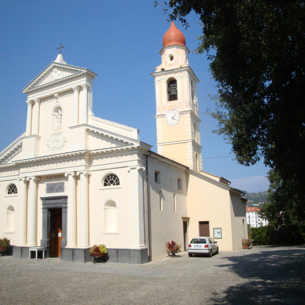 Церковь на курорте Сан Бартоломео Аль Маре, Италия