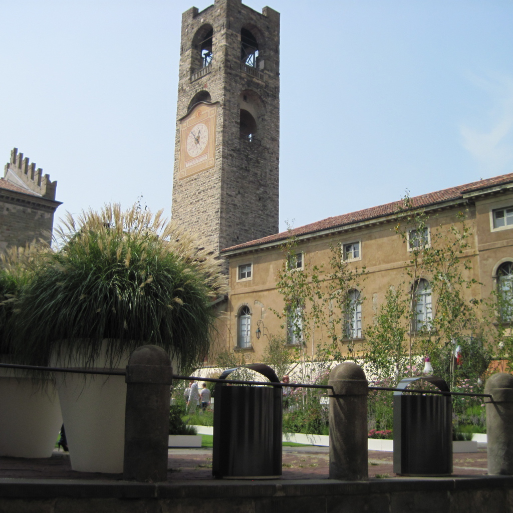 Башня с часами в Бергамо, Италия