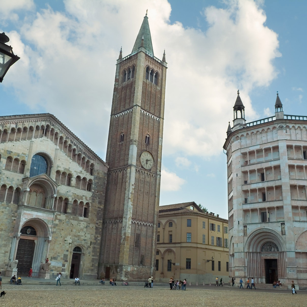 Башня с часами в Парме, Италия