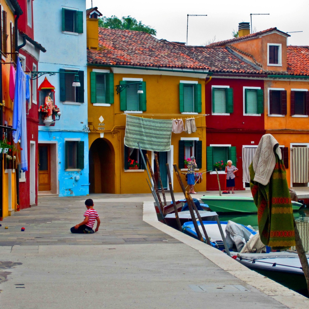 Красочные дома на острове Мурано, Италия