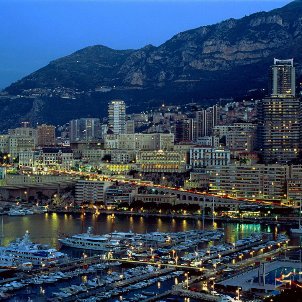 Вечерние огни в Генуе, Италия