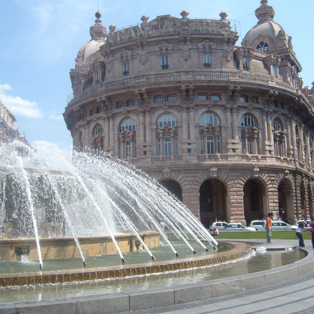 Фонтан в городе в Лигурии, Италия