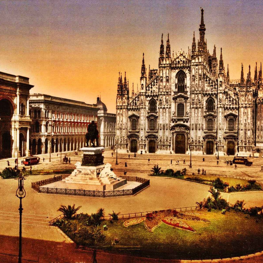 Старинная площадь в Милане, Италия