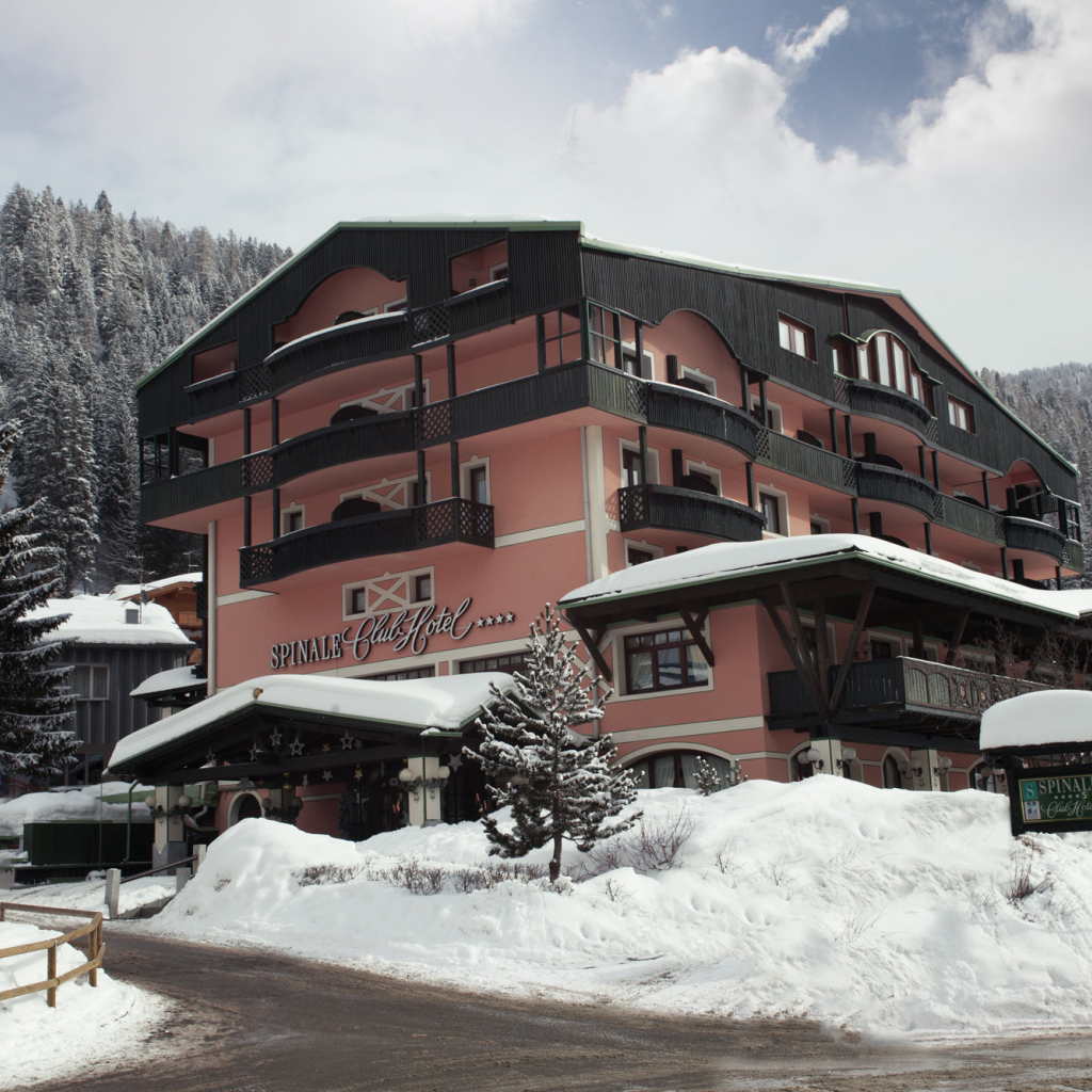 Отель Спинале на горнолыжном курорте Мадонна ди Кампильо, Италия