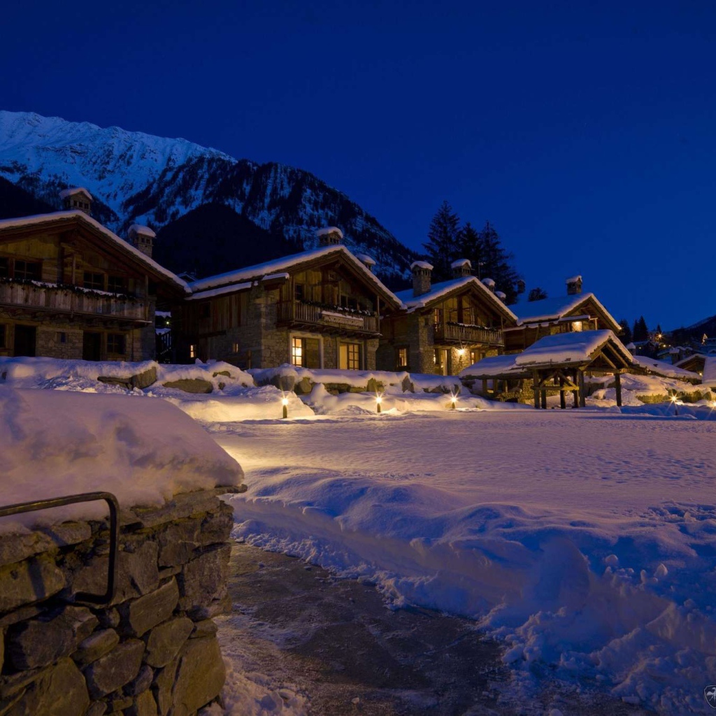 Гостиница на горнолыжном курорте Курмайор, Италия