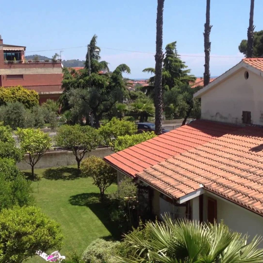 Гостиница у побережья на курорте Диано Марино, Италия