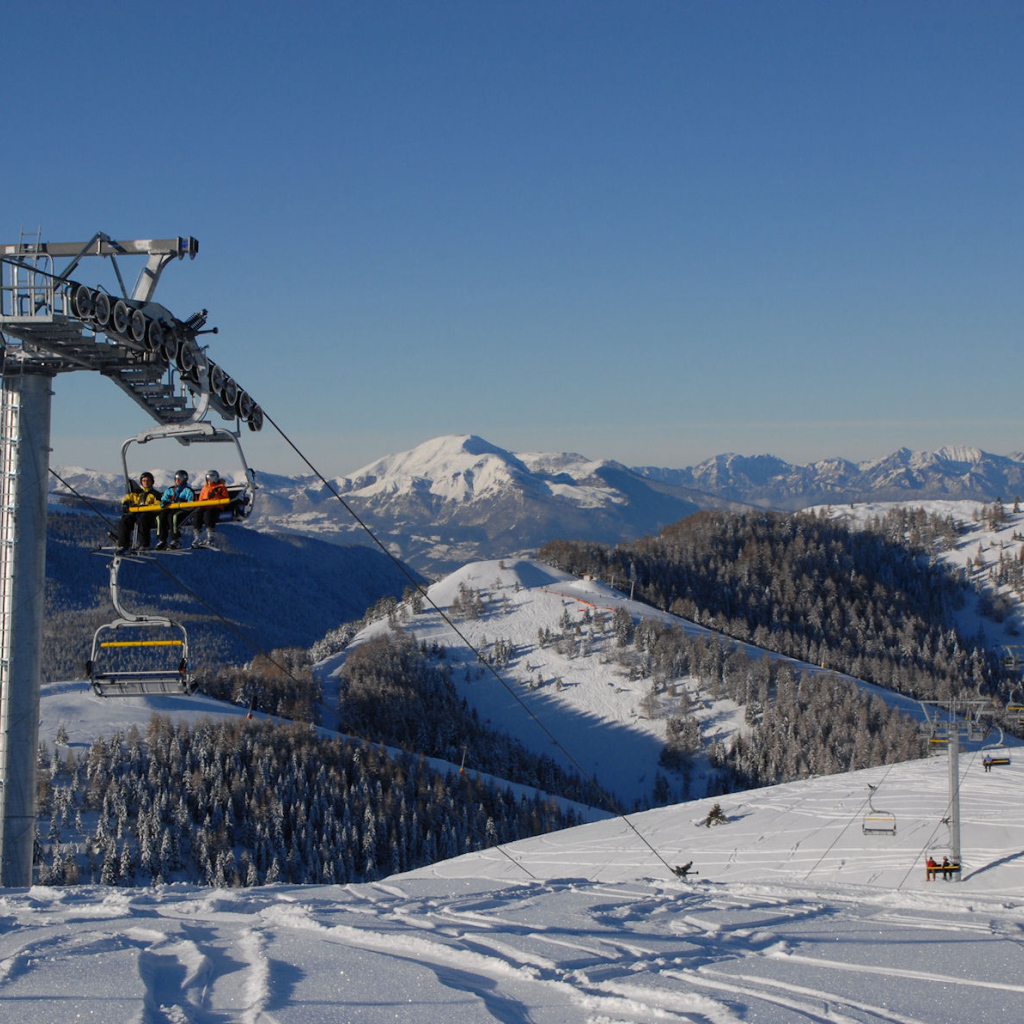 Подъемник на горнолыжном курорте Мадонна ди Кампильо, Италия