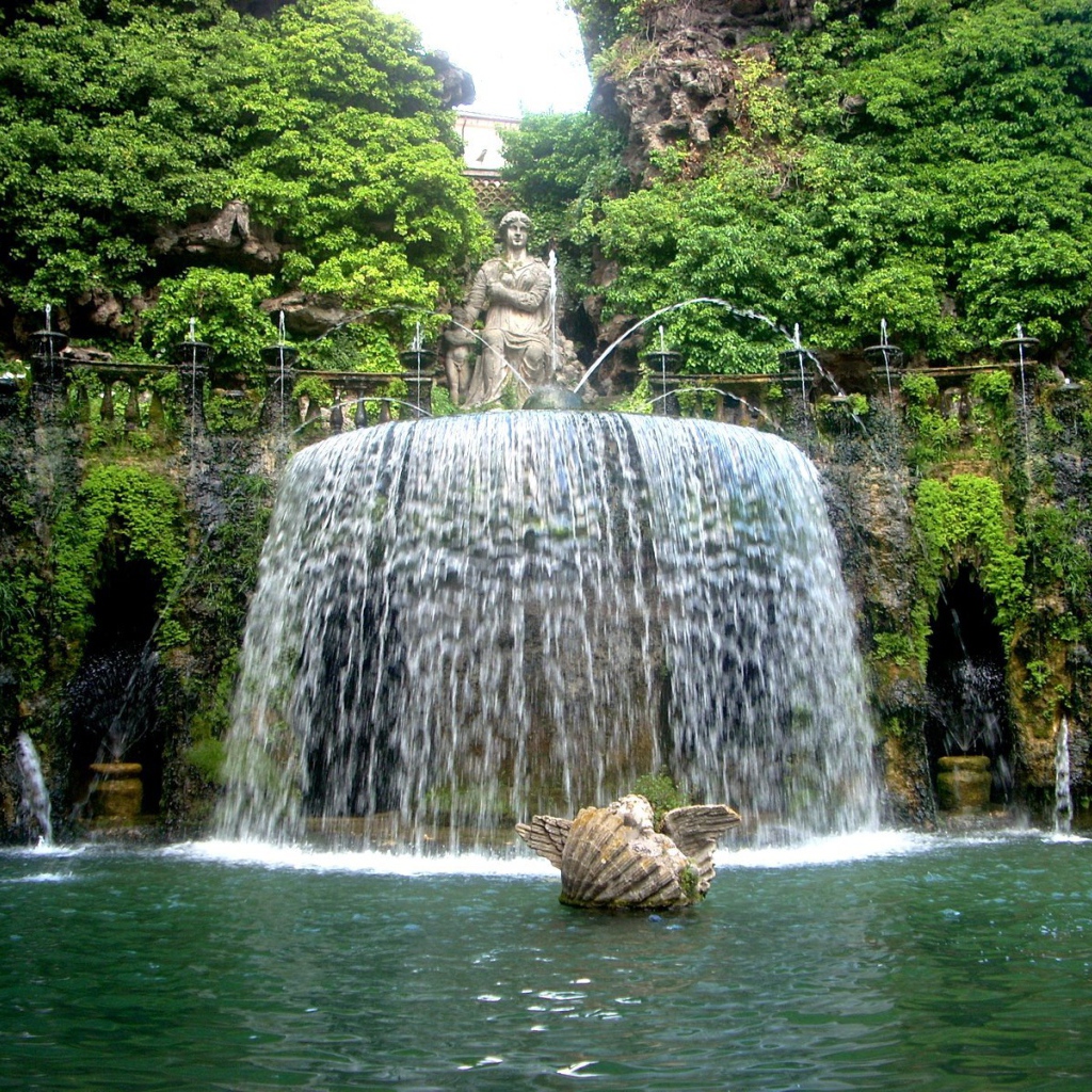 Великолепный фонтан в Тиволи, Италия