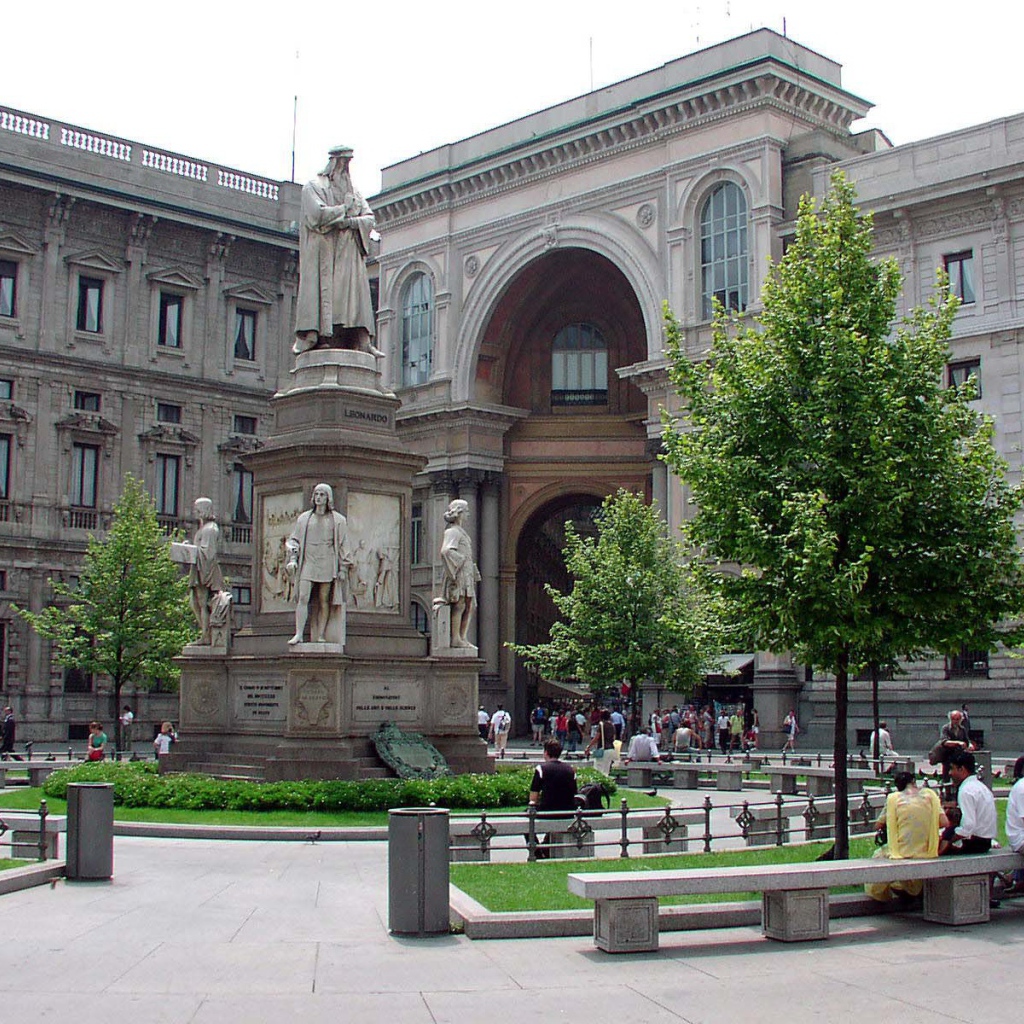 Памятник в Милане, Италия