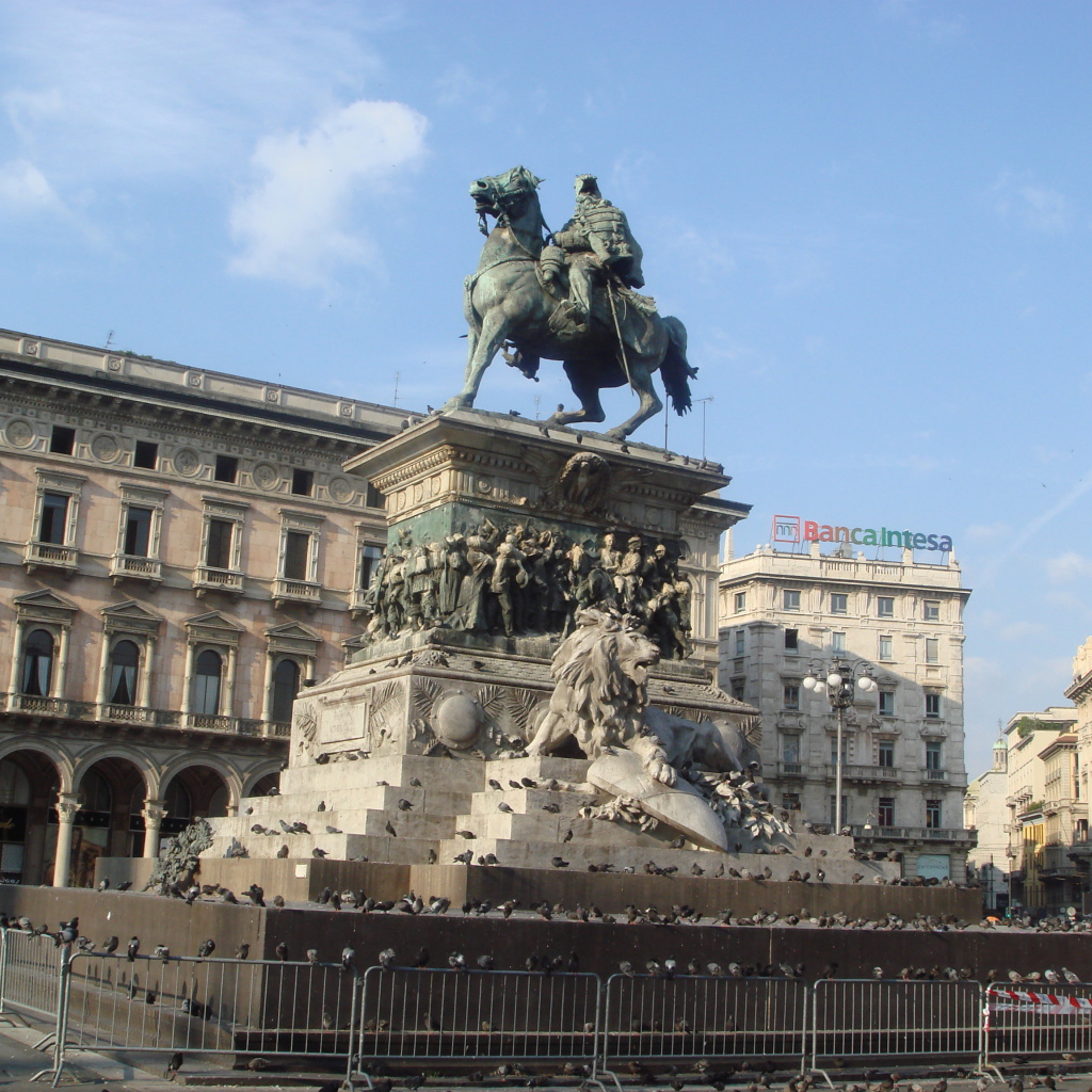 Памятник Витторио Эммануэле II в Милане, Италия