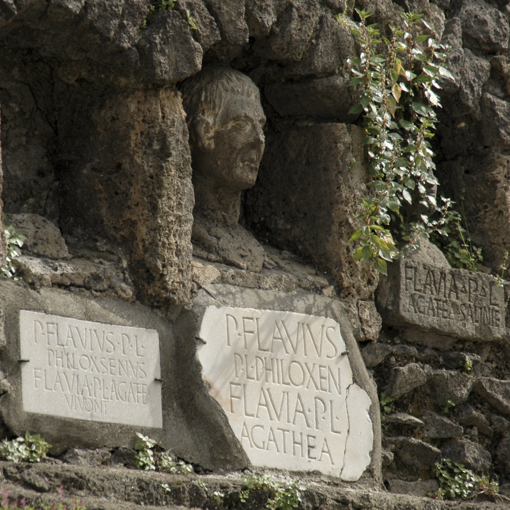 Памятники в Помпеях, Италия