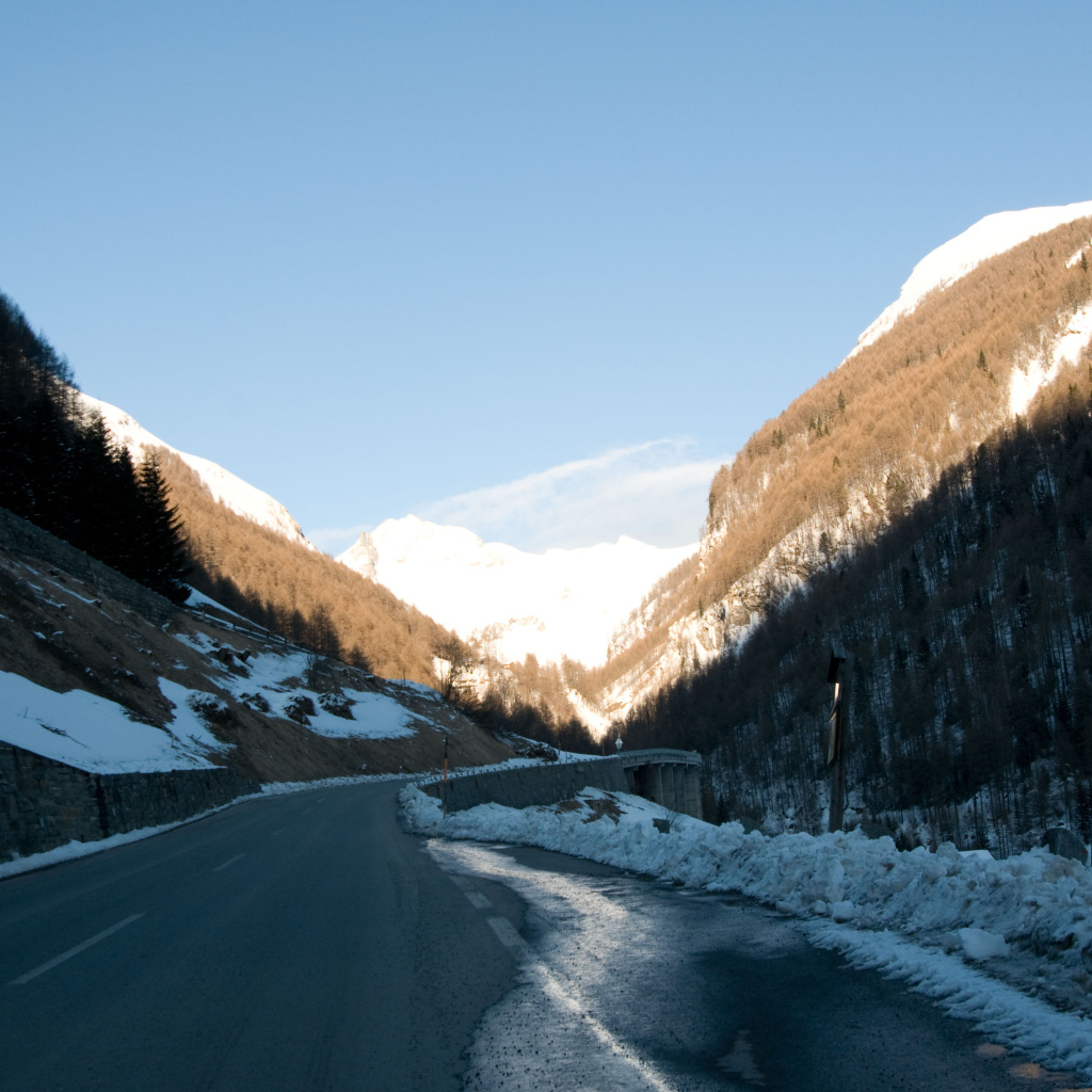 Горная дорога на горнолыжном курорте Кортина д'Ампеццо, Италия