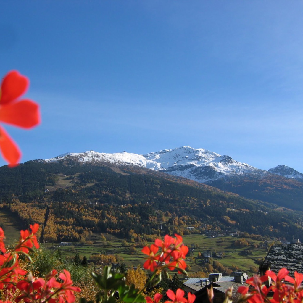 Горы в окрестностях курорта Бормио, Италия