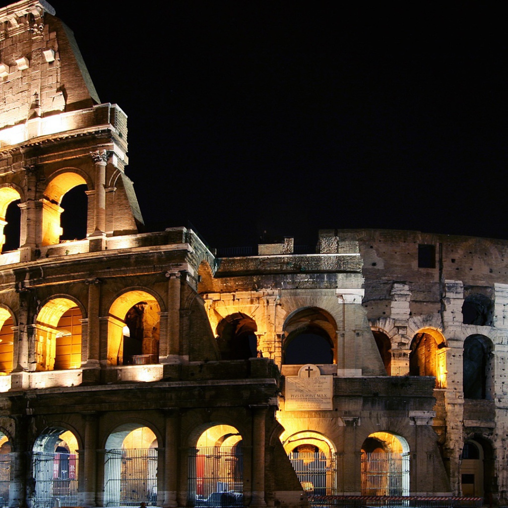 Night lights at the Colosseum in Rome, Italy