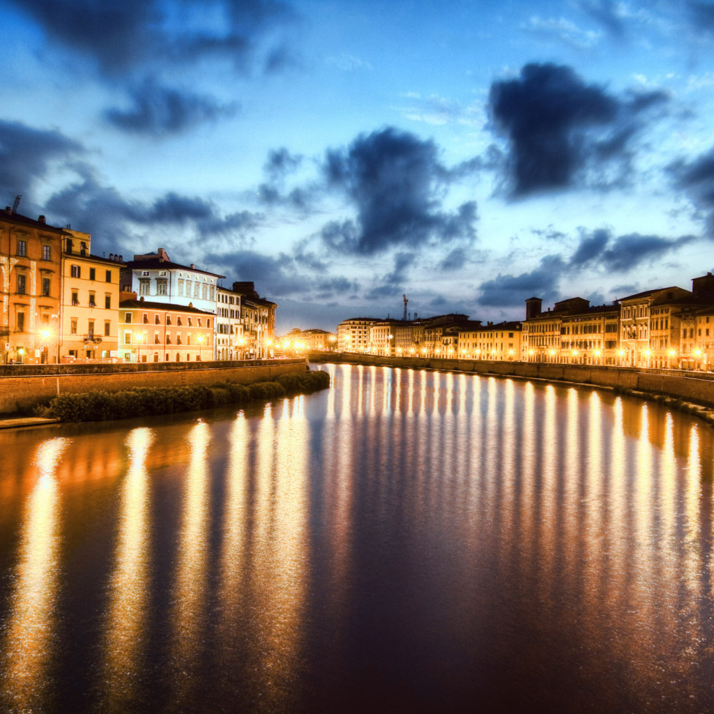 Ночные огни в Пизе, Италия