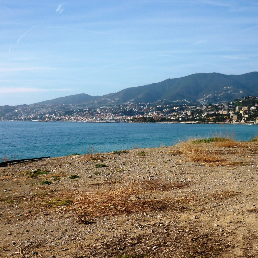 Морское побережье в Сан Ремо, Италия