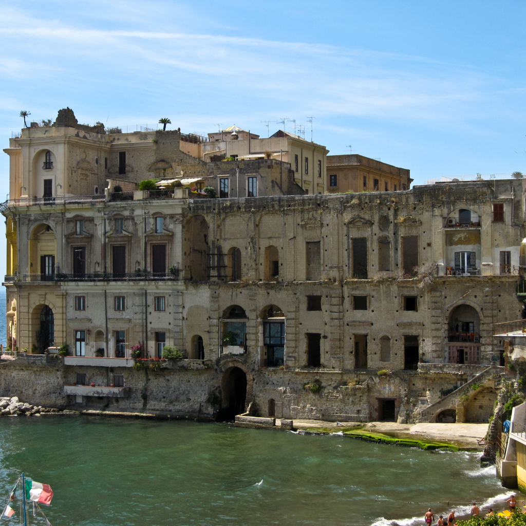 Старинный дом в Неаполе, Италия