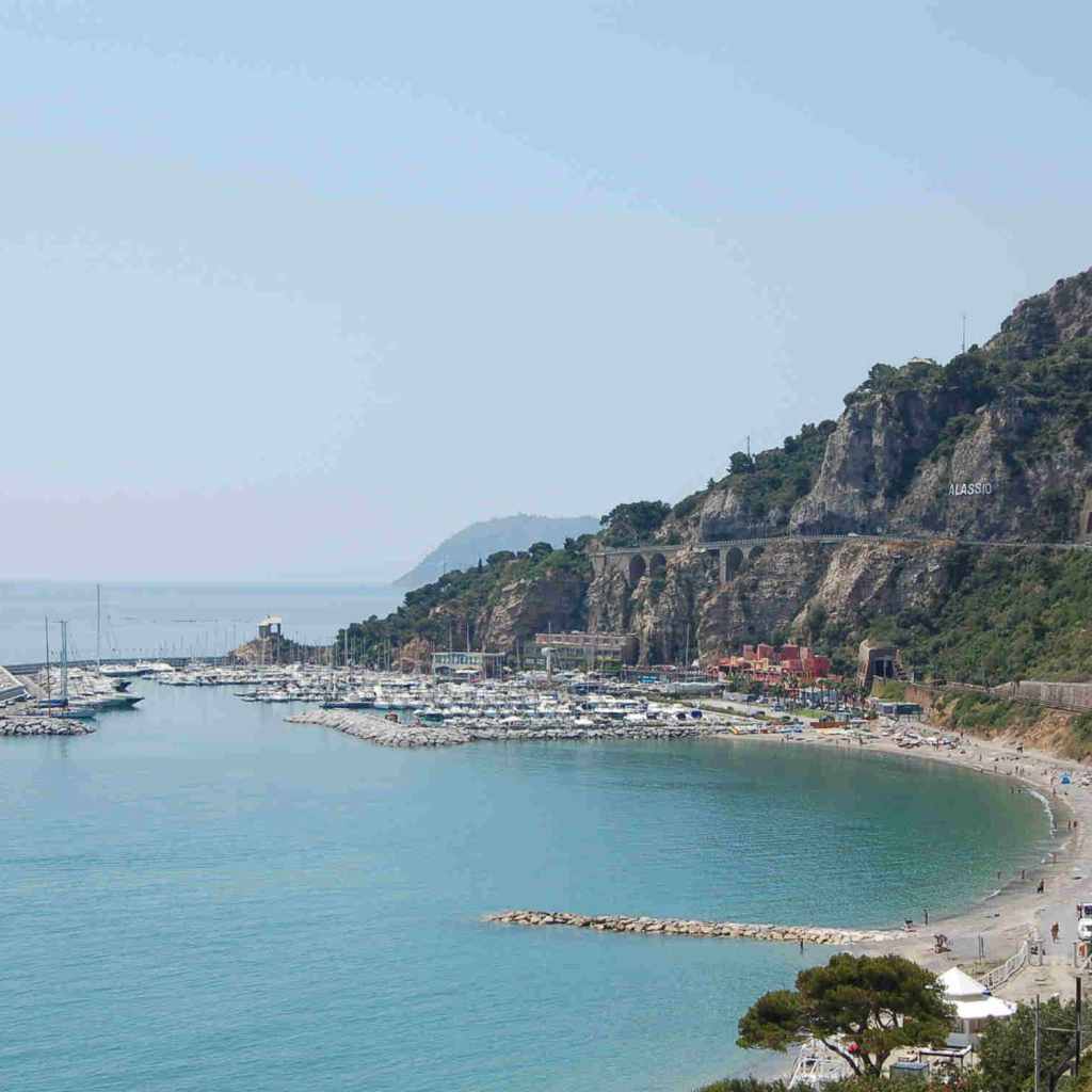 Порт на курорте Алассио, Италия