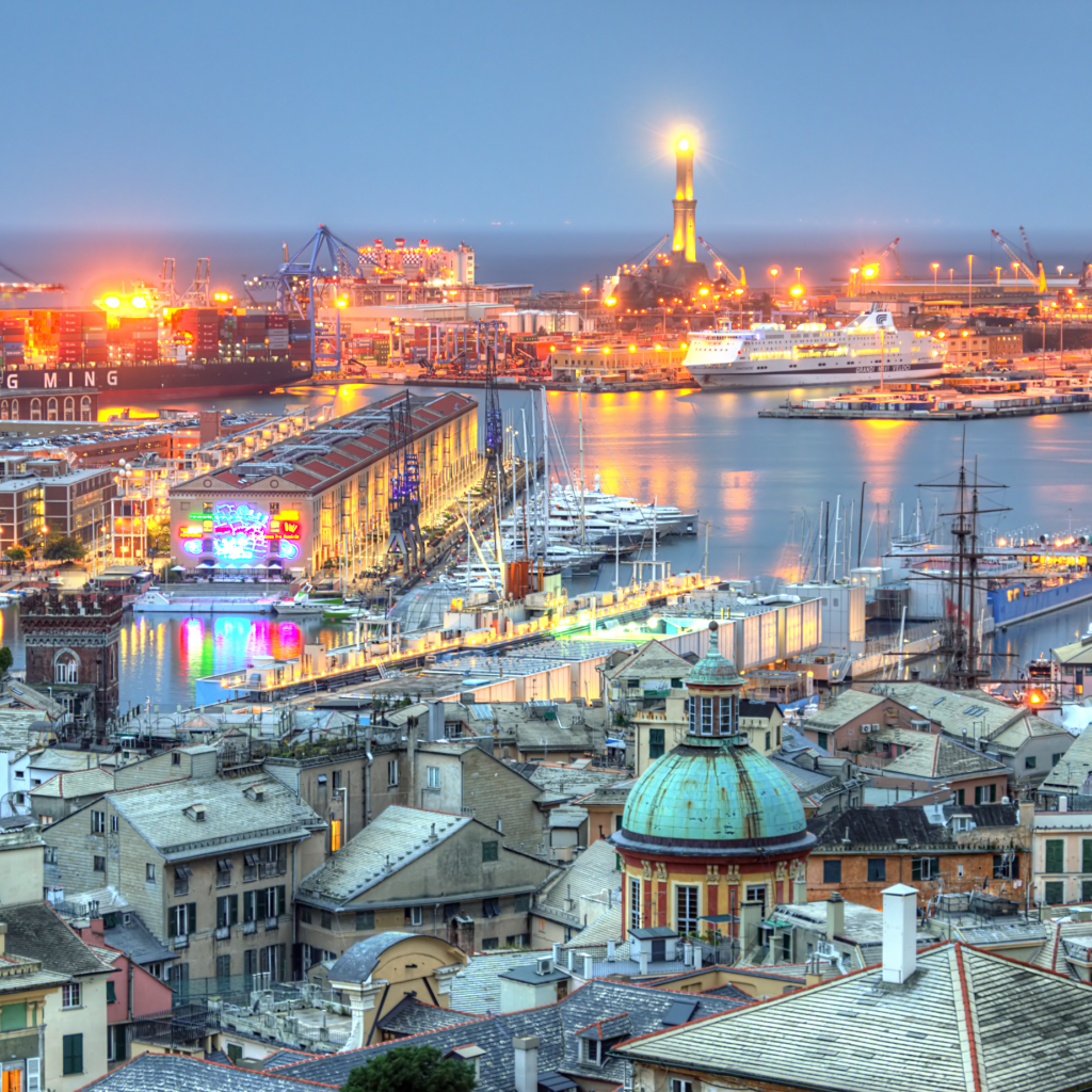 Портовые огни в Генуе, Италия