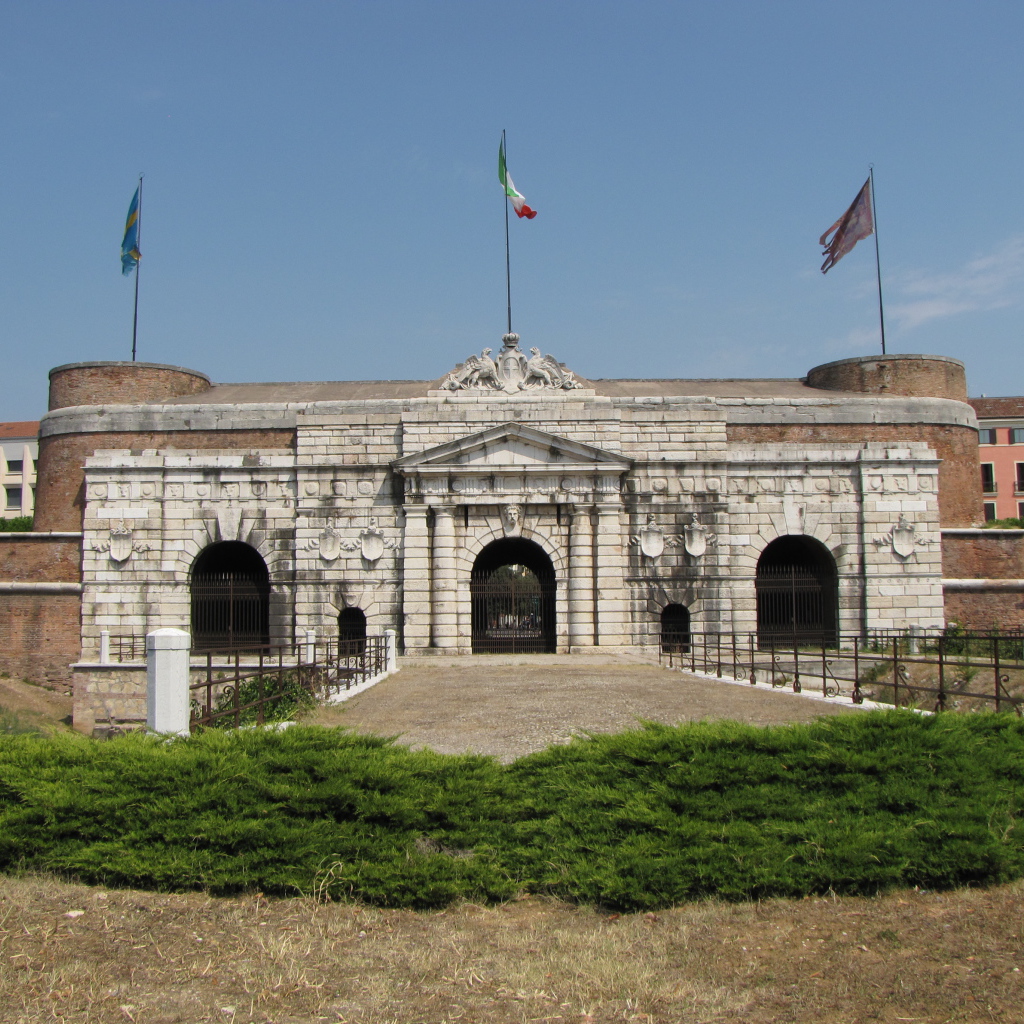 Порта Нуова в Вероне, Италия