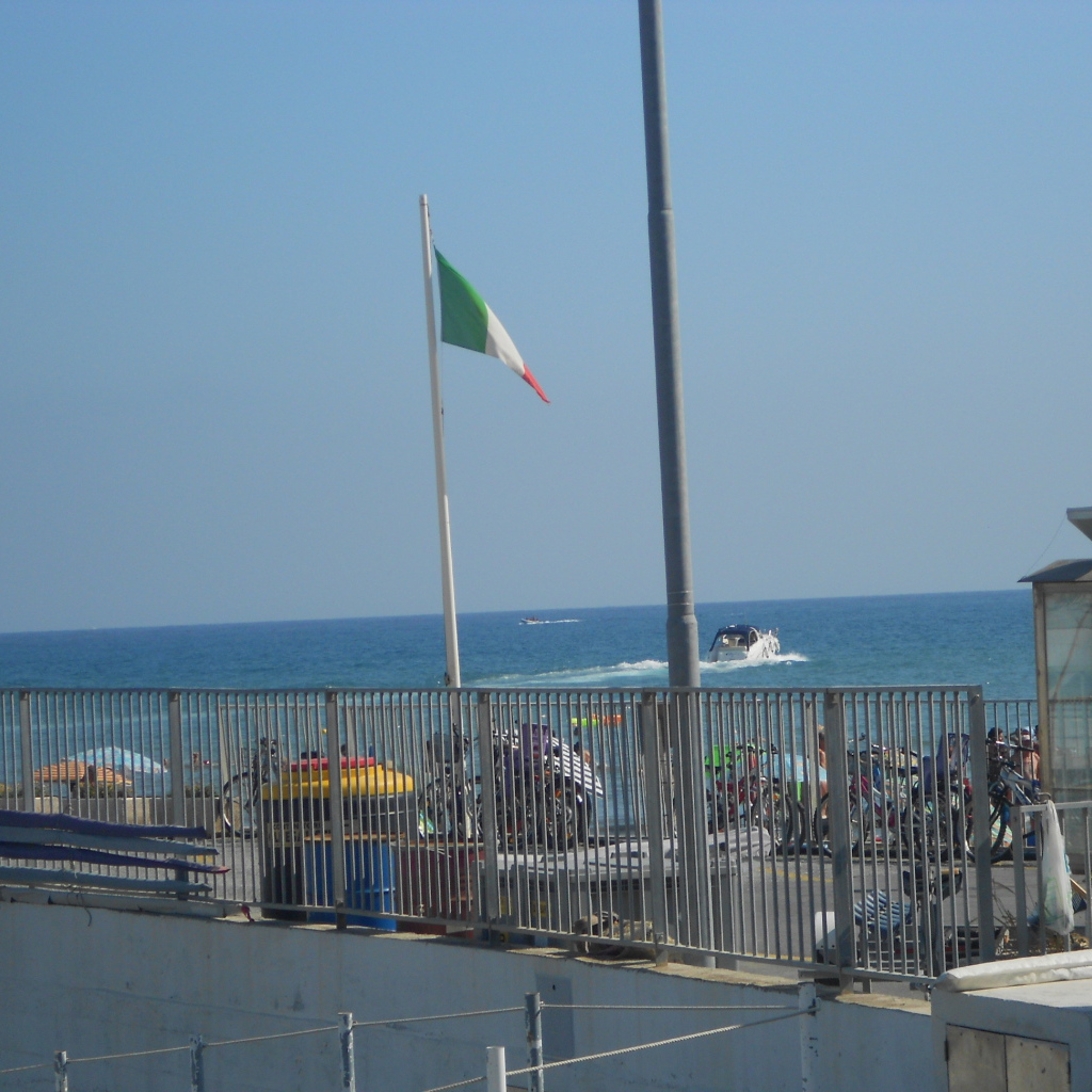 Набережная на курорте Диано Марино, Италия