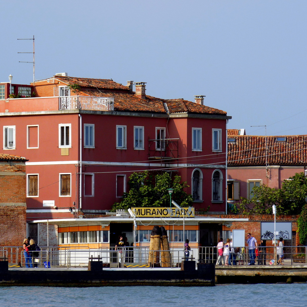 Набережная на острове Мурано, Италия
