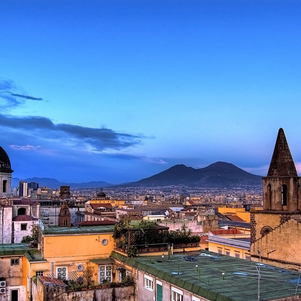 Крыши домов в Неаполе, Италия